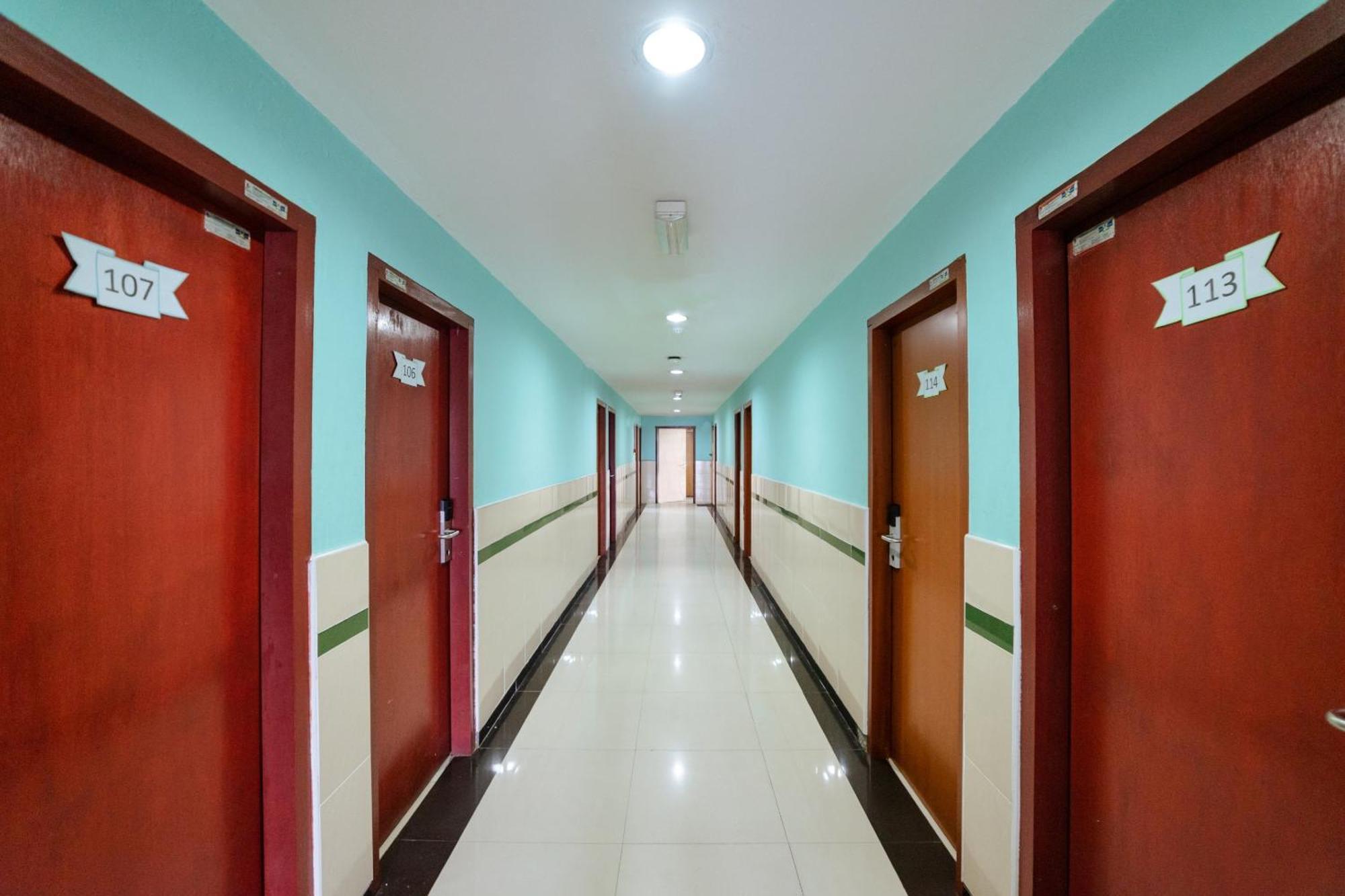 Oyo 90208 Milion Inn Miri Bagian luar foto