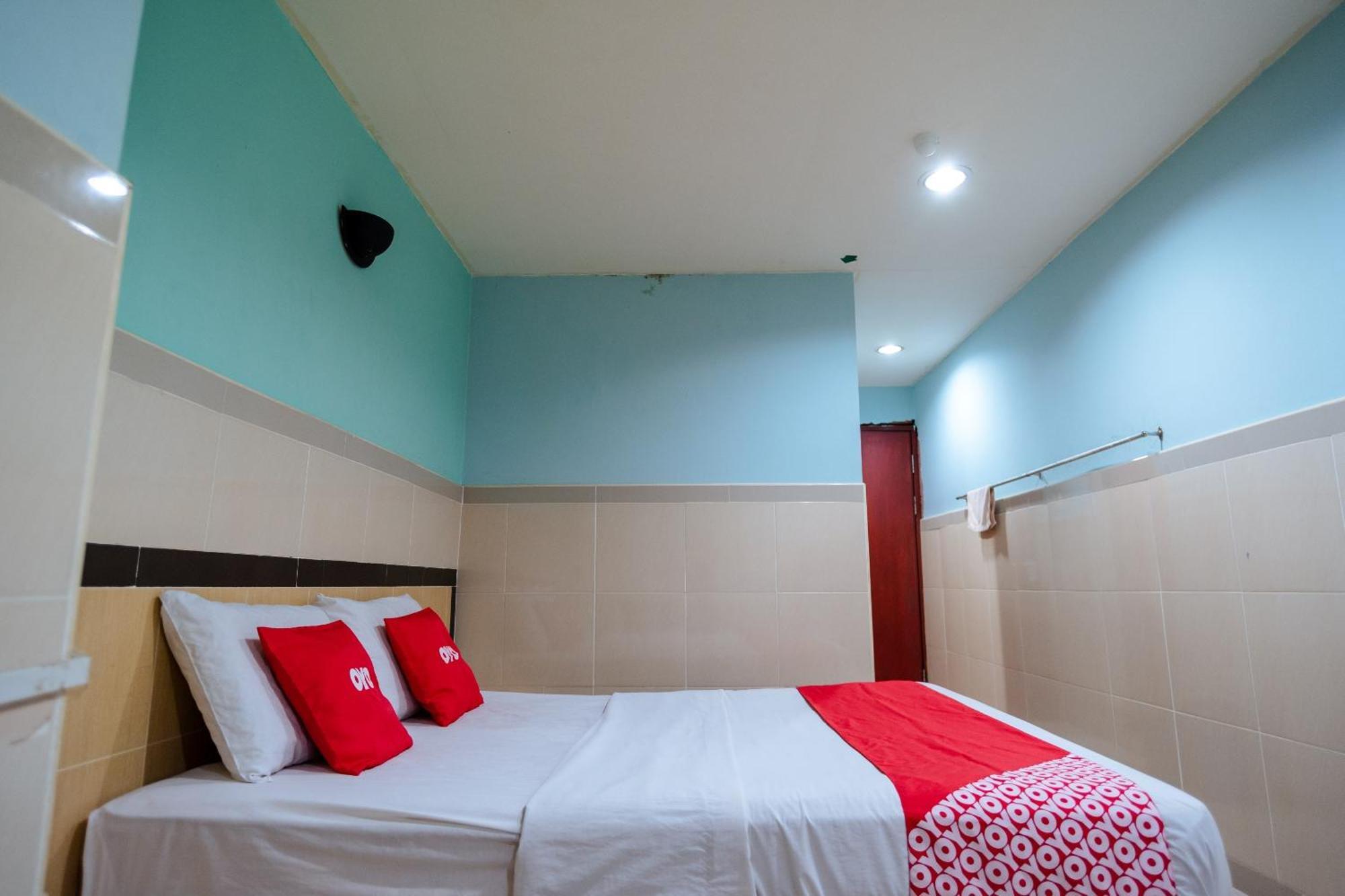 Oyo 90208 Milion Inn Miri Bagian luar foto