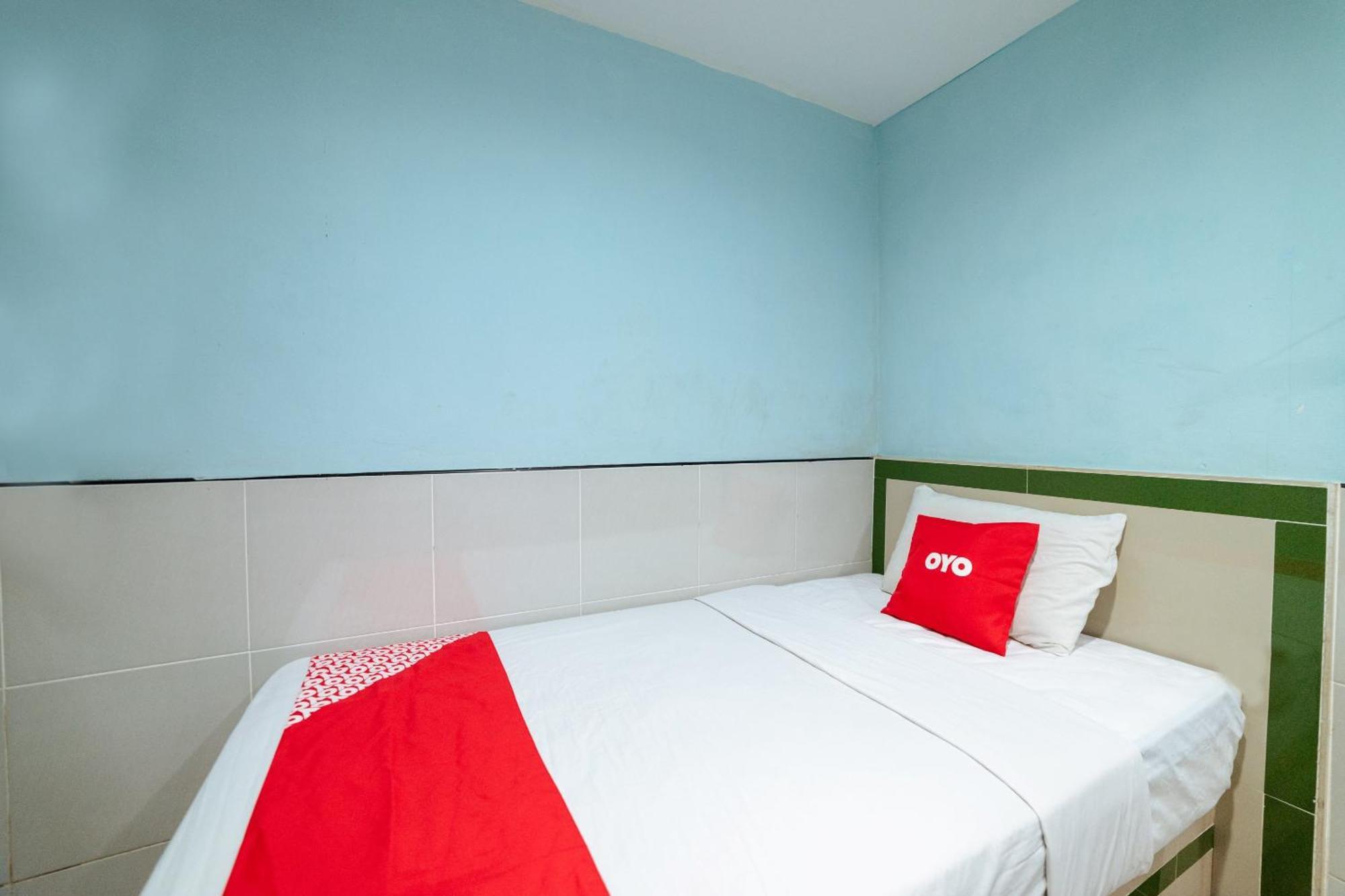Oyo 90208 Milion Inn Miri Bagian luar foto